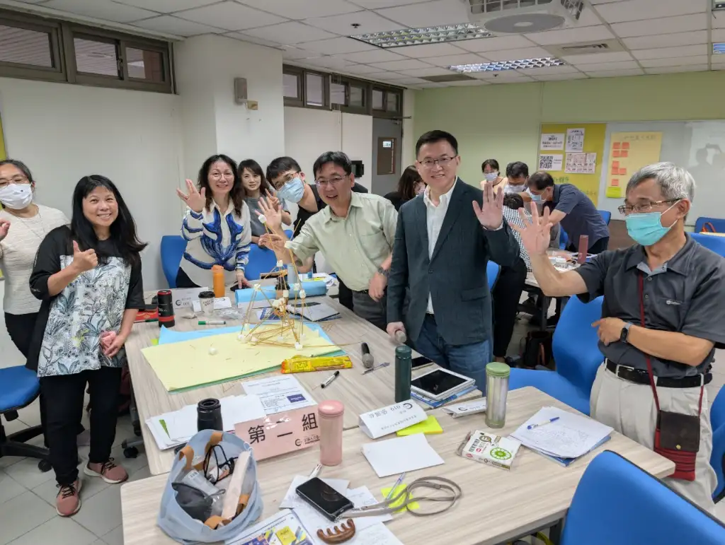 A group photo of the second group of supervisors with their tall tower