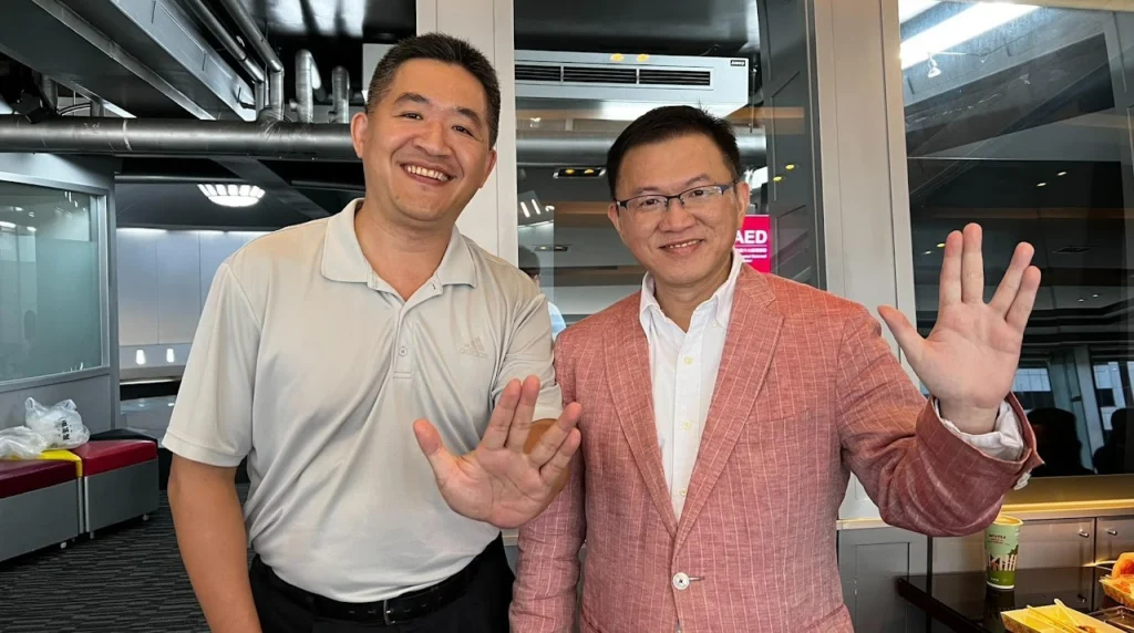 Roger老師與享曆工業 總經理 林憲忠 合照
