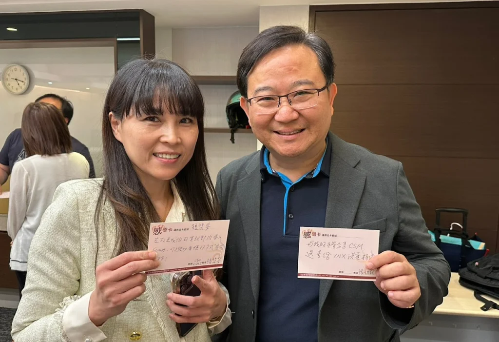 From a conversation with one CEO, I have expanded my plan to train 100 CEOs to 200 15 Vicky Wei Bi-Fen, Chairperson of SinYa Digital, and Zhang You-Ming, Director of the Intelligent Advancement Department at Innolux Corporation.