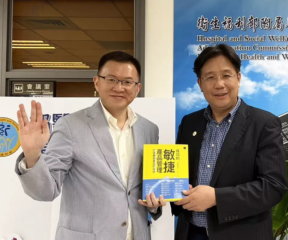 拜會政府文官, 邀請加入CEO CSM培訓 4 Roger與衛福部社福管理會林慶豐執行長