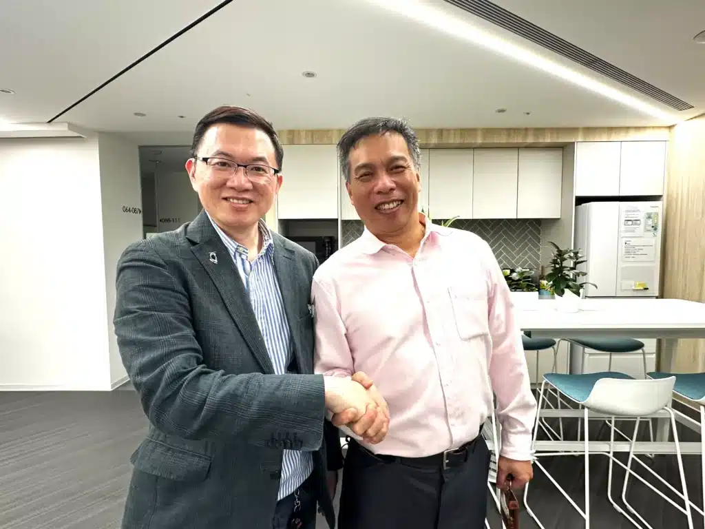台北富邦 × 長宏專案攜手推動敏捷與專案管理:全台最具競爭力銀行的轉型行動 4 我與富邦資訊長 張志清合照