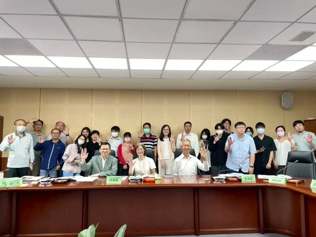 Agile for Government Contracts? A Joint Agile Workshop Between Client and Vendor Breaks All Expectations. 1 Group Photo of the Agile Alignment Workshop with Jrsys and the Examination Yuan