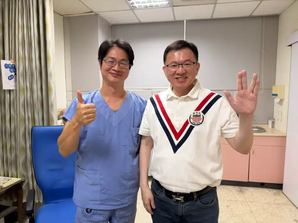 我骨折痊癒後，2025/09/30與聯合醫院骨科醫師陳品全合照