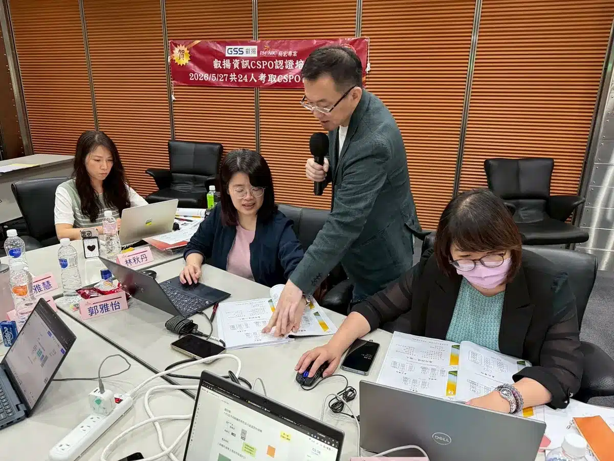 After 50 Senior Executives Earned Their CSM, Why Did Galaxy Software Send the General Manager, Directors, and POs Back to Earn CSPO? 3 Roger facilitating CSPO class interaction