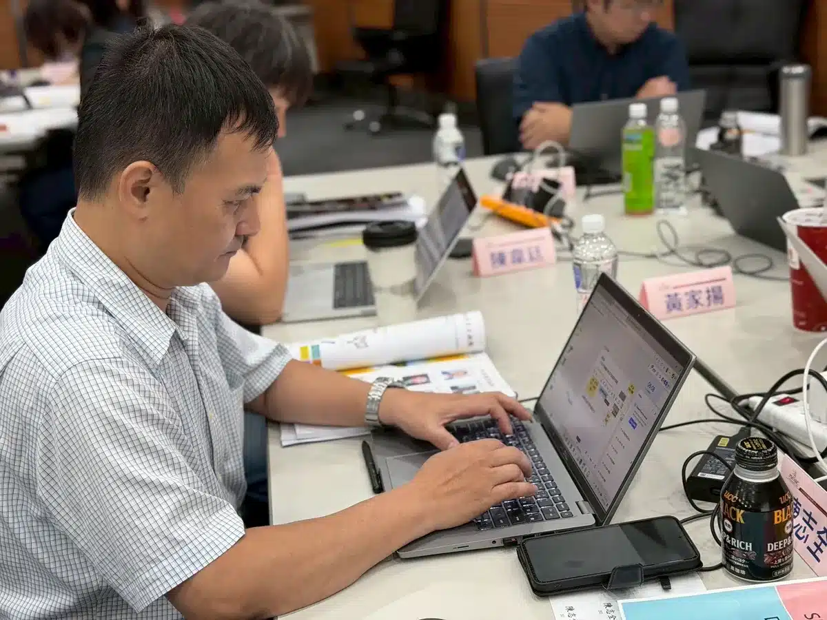 After 50 Senior Executives Earned Their CSM, Why Did Galaxy Software Send the General Manager, Directors, and POs Back to Earn CSPO? 8 CSPO class student in deep concentration