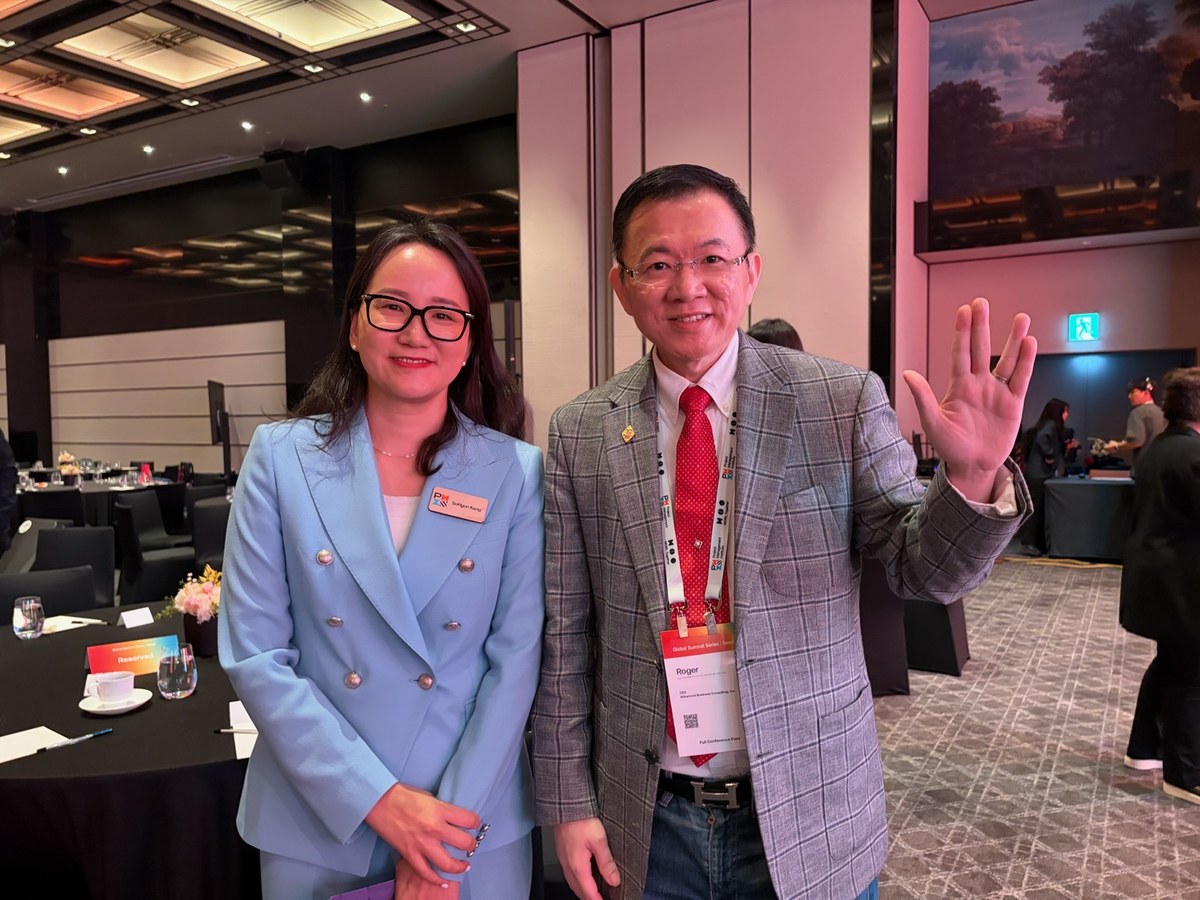 Roger Chou with PMI APAC Managing Director So-Hyun Kang