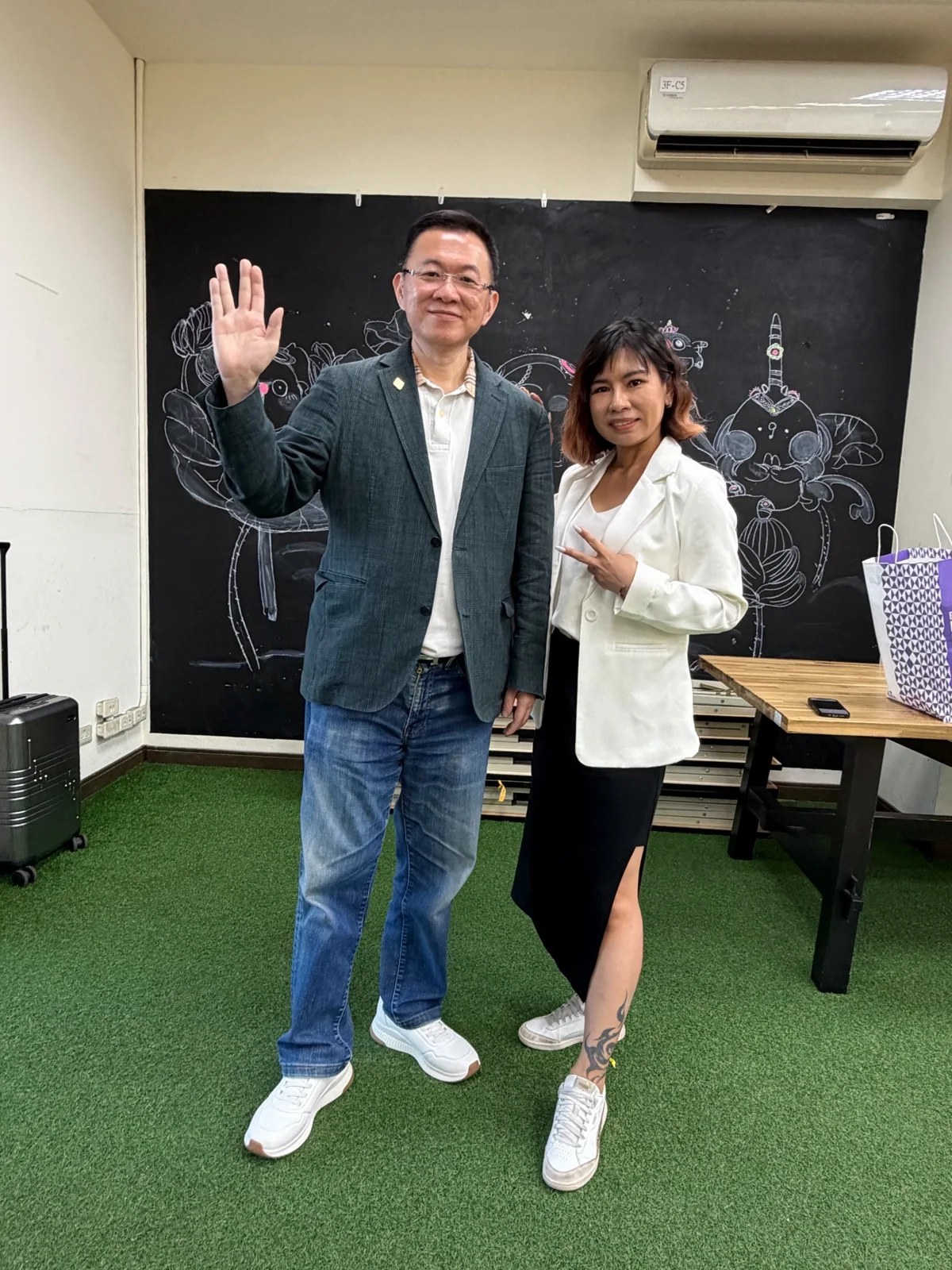 The Last Diet of My Life: Thirteen Years In, I Finally Saw What I Had Been Getting Wrong 7 Meeting coaching consultant Mi-Lu in person
