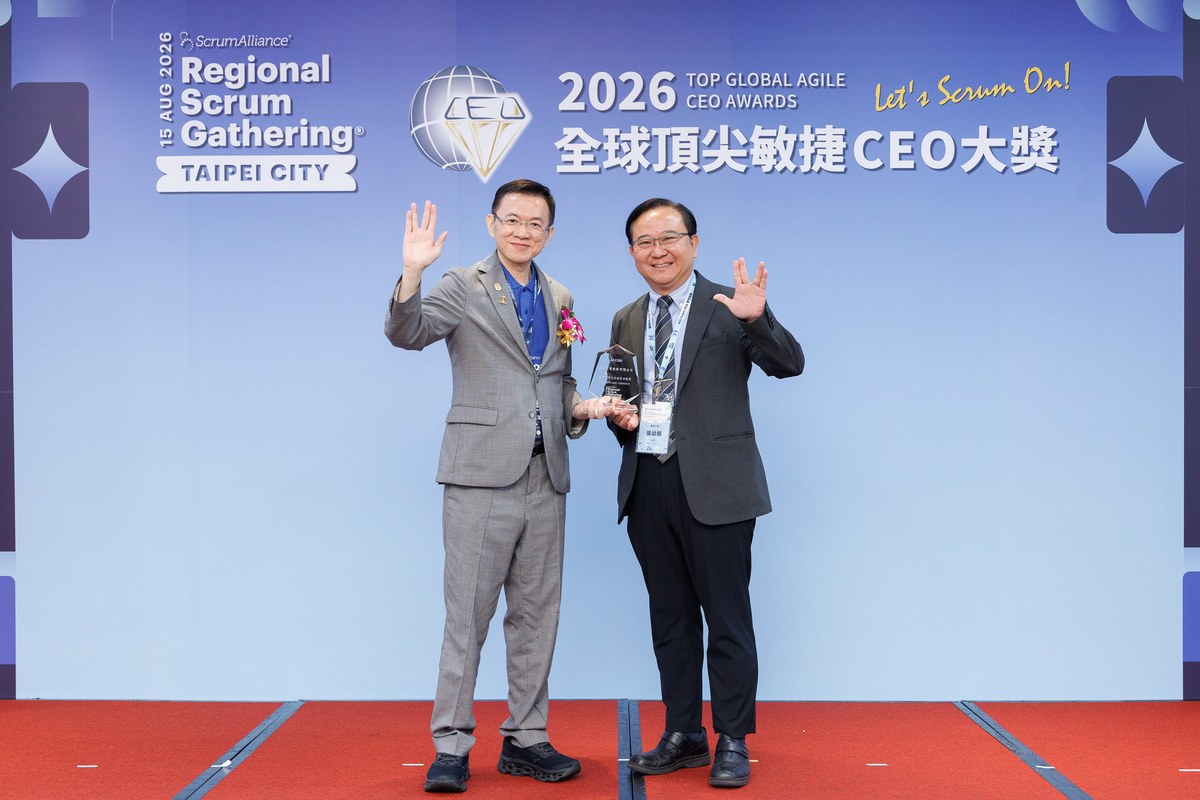 十位總經理,沒有派人代打:2026全球頂尖敏捷CEO大獎,考的不是員工,是你自己 12 群創光電處長張幼銘代表領獎,44位主管完成CSM認證。