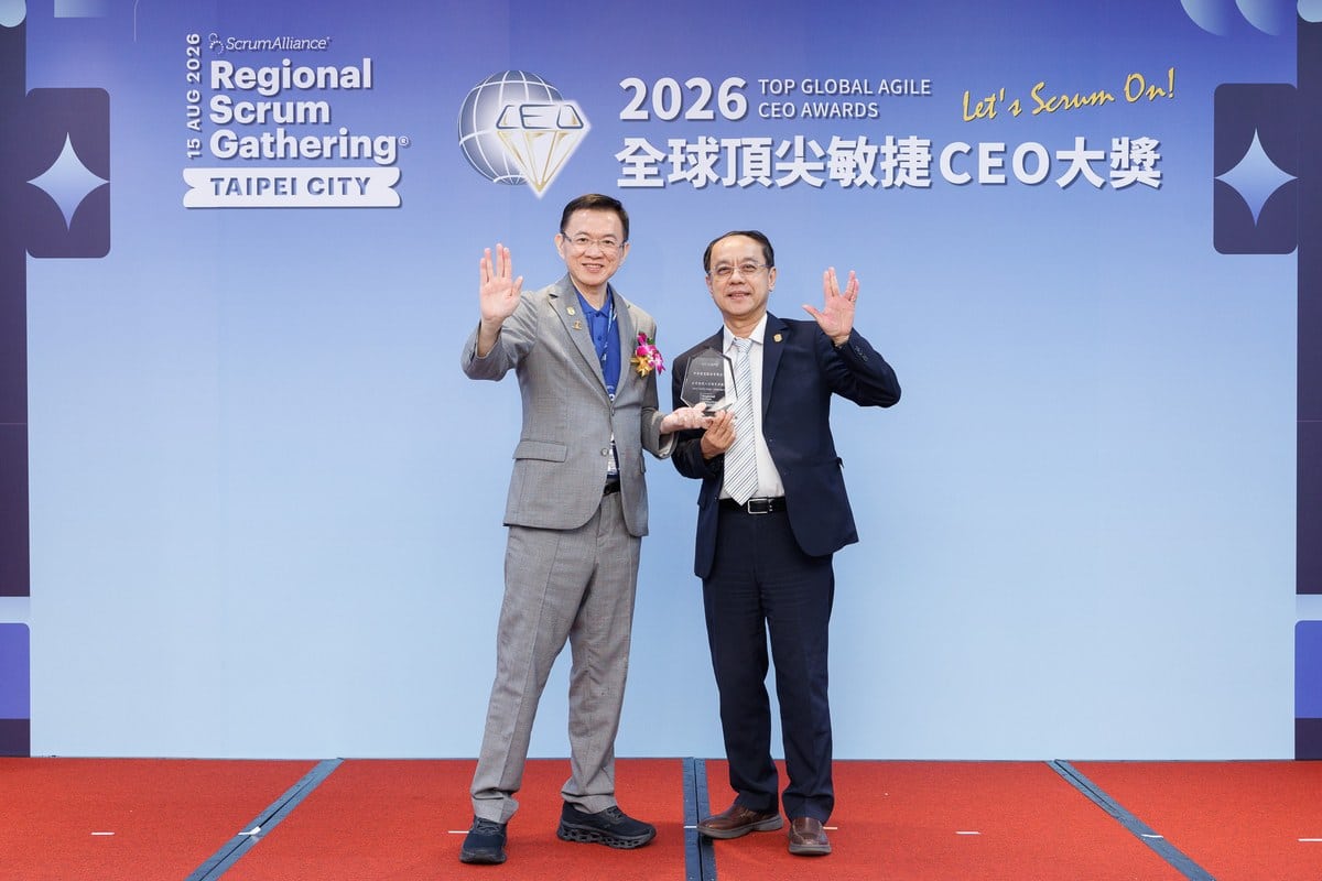 十位總經理,沒有派人代打:2026全球頂尖敏捷CEO大獎,考的不是員工,是你自己 4 中華電信資訊分公司總經理陳明崇代表領獎,累計111位高階主管完成CSPO認證,是全球已知規模最大的企業高階主管CSPO培育計畫。