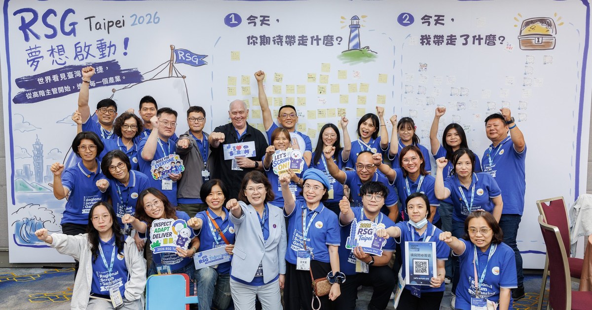 RSG Taipei 2026 志工們在共創牆前舉拳歡呼合影