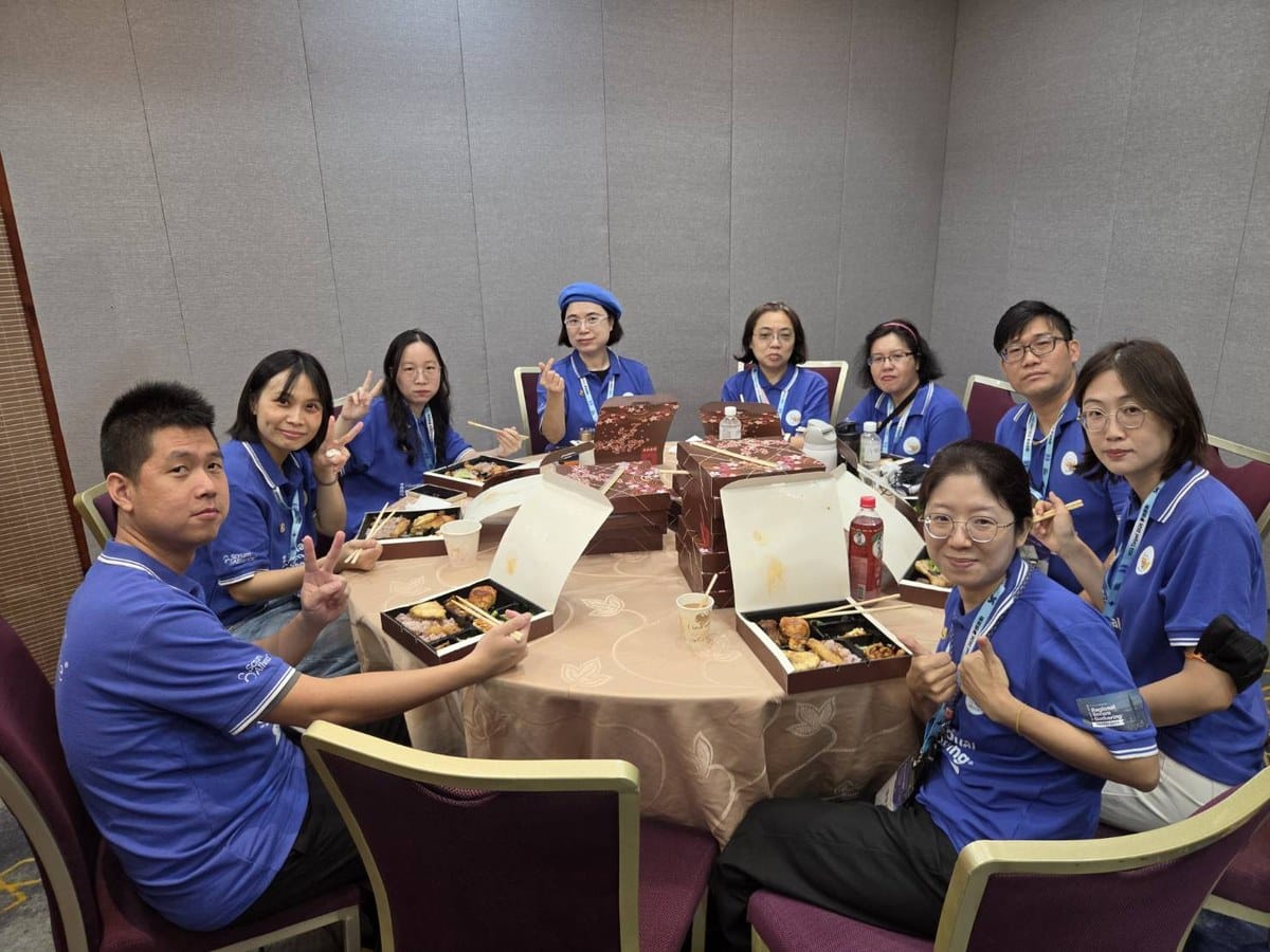 This Isn't Just Another Regional Scrum Gathering: When Scrum Walks Into the CEO's Decision Room 14 After a full month of self-organized preparation, the volunteers finally got to sit around a table and enjoy a proper meal together